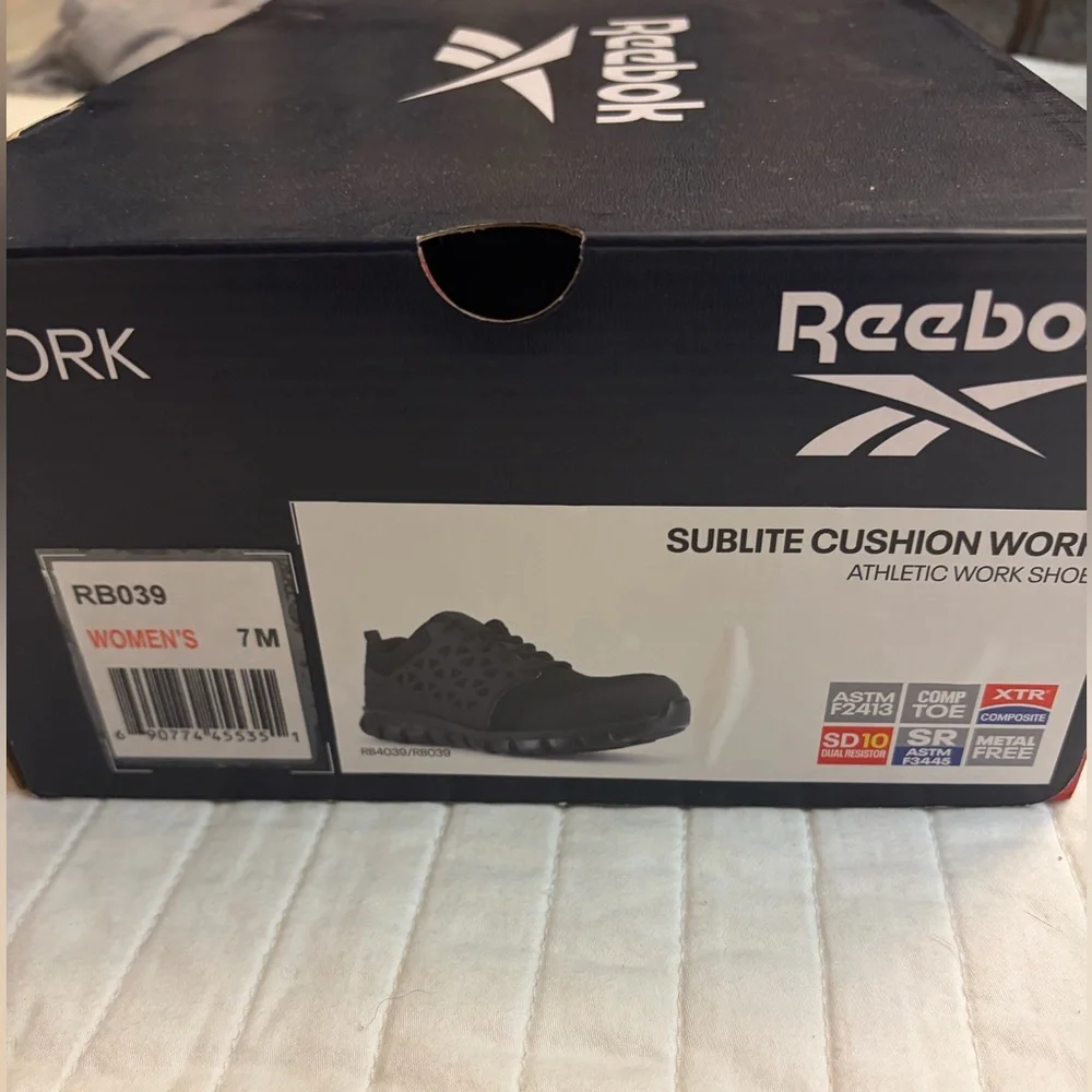 Reebok lace up